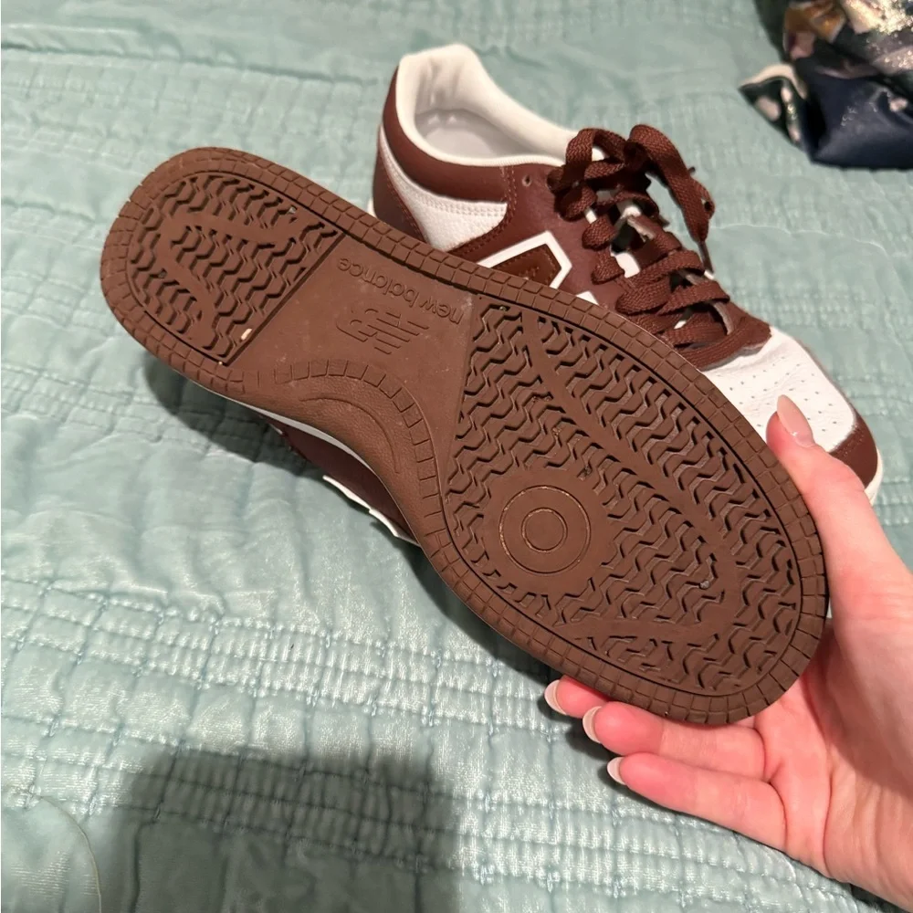 New Balance Women's Sneakers in Brown and White